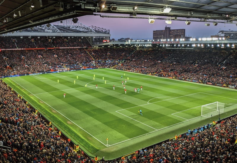 Ein Premier League-Spiel im Stadion von Manchester United.