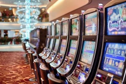 Spielautomaten in einer Spielstätte.